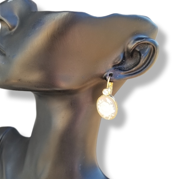 AVON 2002 "PEARLESQUE TORSADE" ROSE CAMEO & CRYSTAL EARRINGS - Picture 3 of 7